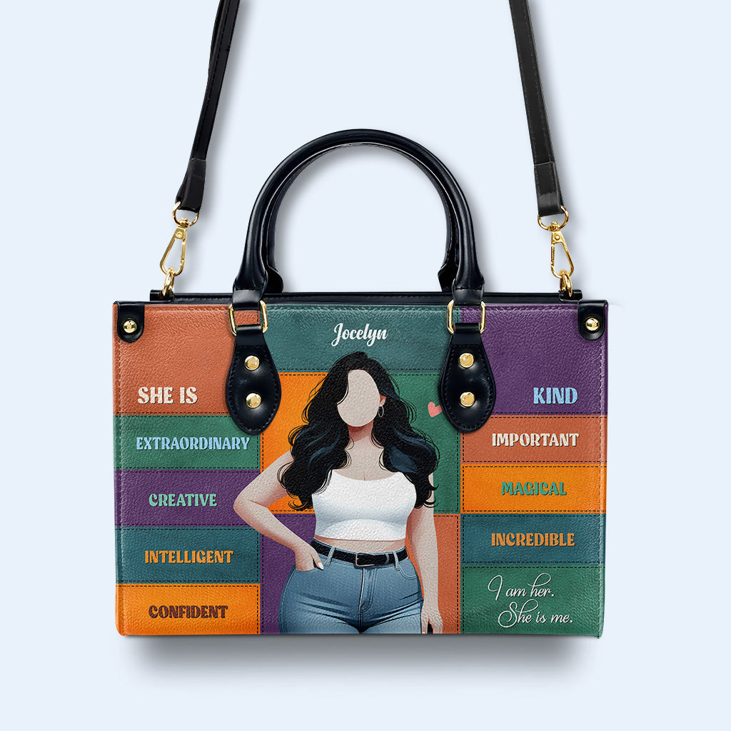 She Is - Personalisierte Lederhandtasche - PG03
