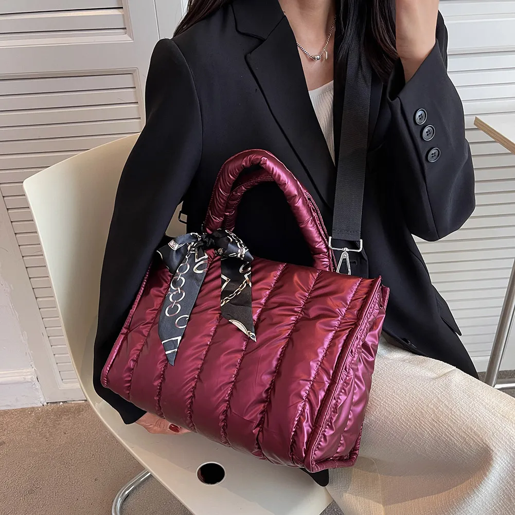Midi-Tragetasche aus Satin