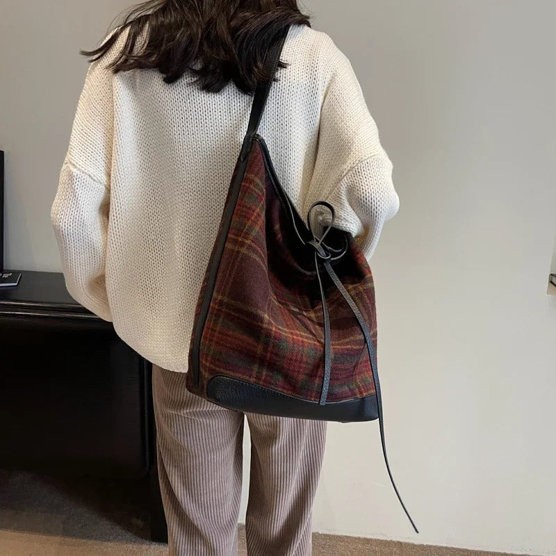Karierte Beuteltasche