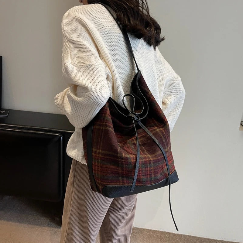 Karierte Beuteltasche
