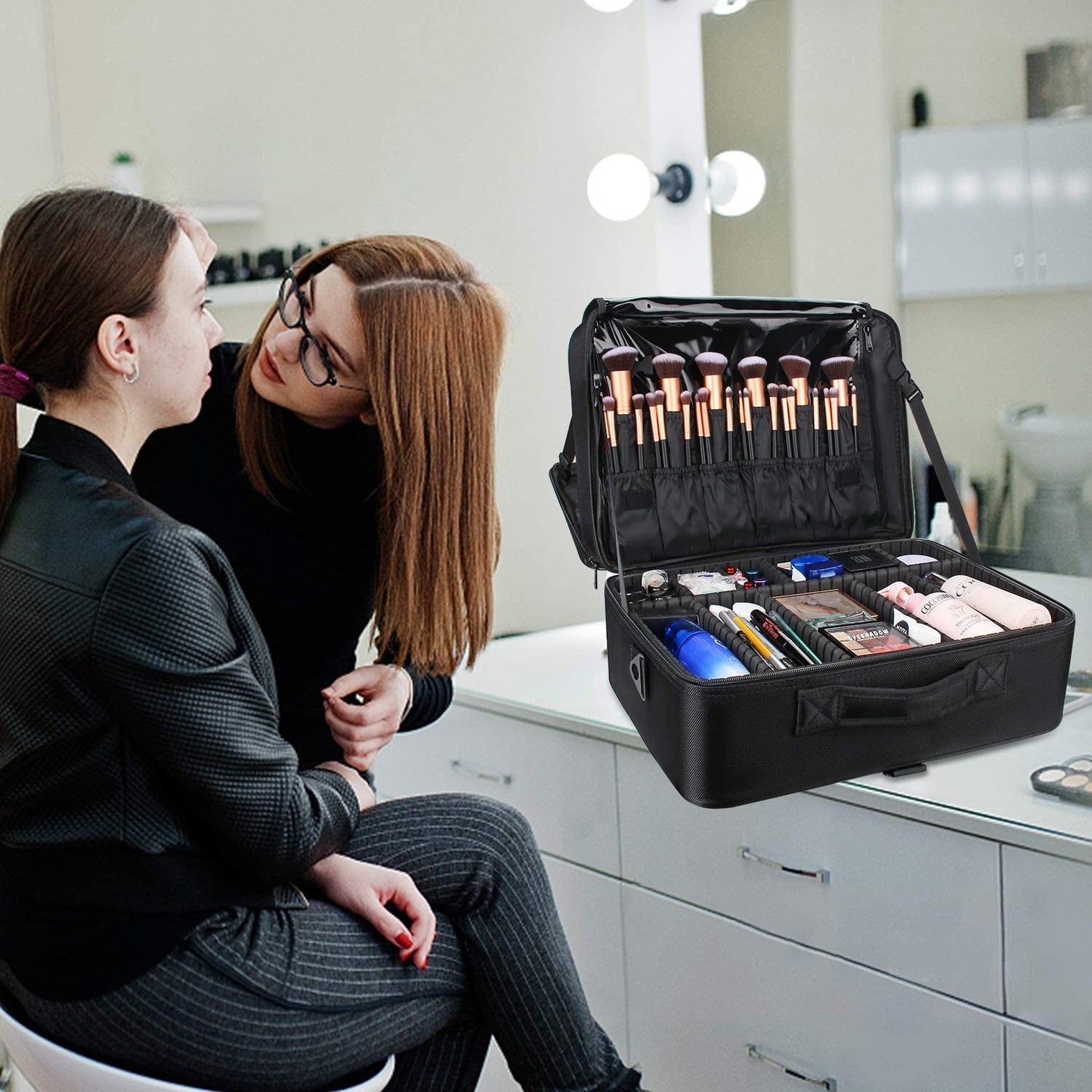 Schwarzer, extragroßer Make-up-Koffer