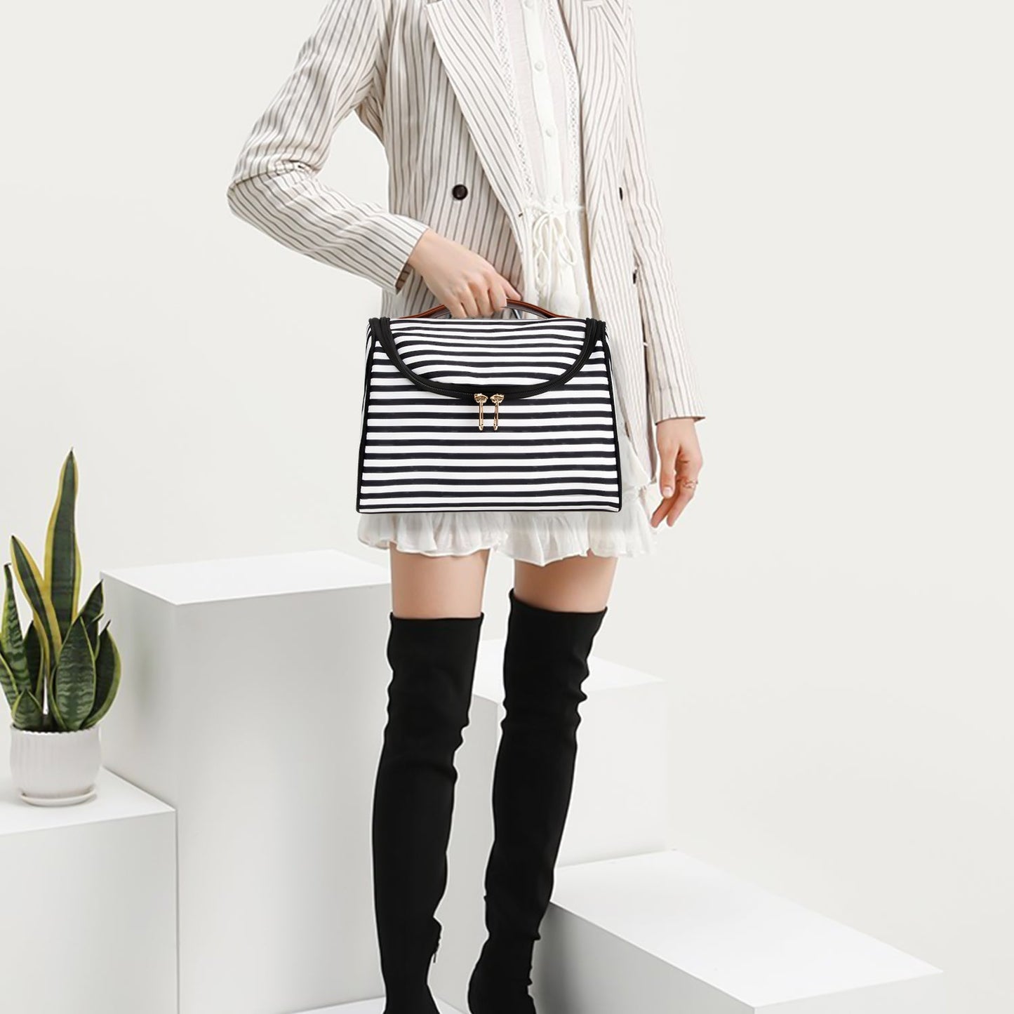 Reise-Make-up-Tasche, ätherische Kosmetiktasche für Frauen, tragbare Make-up-Organizer-Tasche, Upgrade-Kulturtasche aus Nylon für Frauen, wasserdicht (schwarz gestreift)