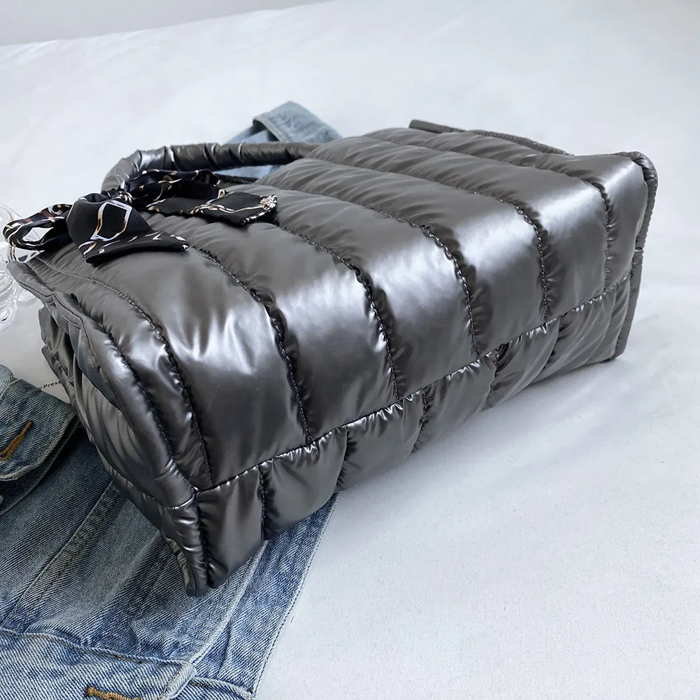Midi-Tragetasche aus Satin