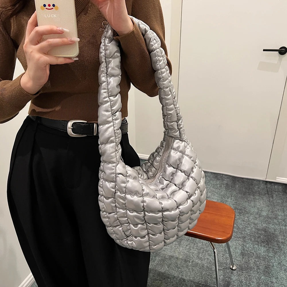 Scrunchie-Hobo-Tasche aus veganem Leder