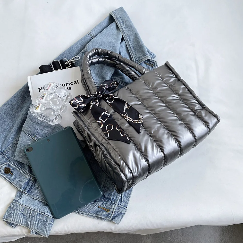 Midi-Tragetasche aus Satin