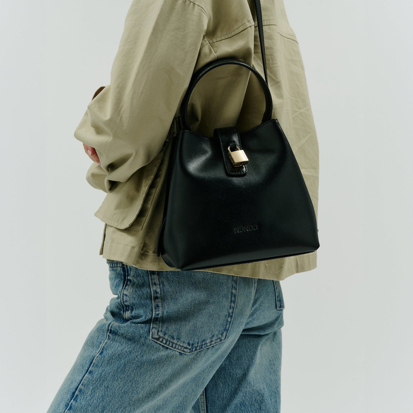 Kleine Chiara Florence Schwarz mit Gold