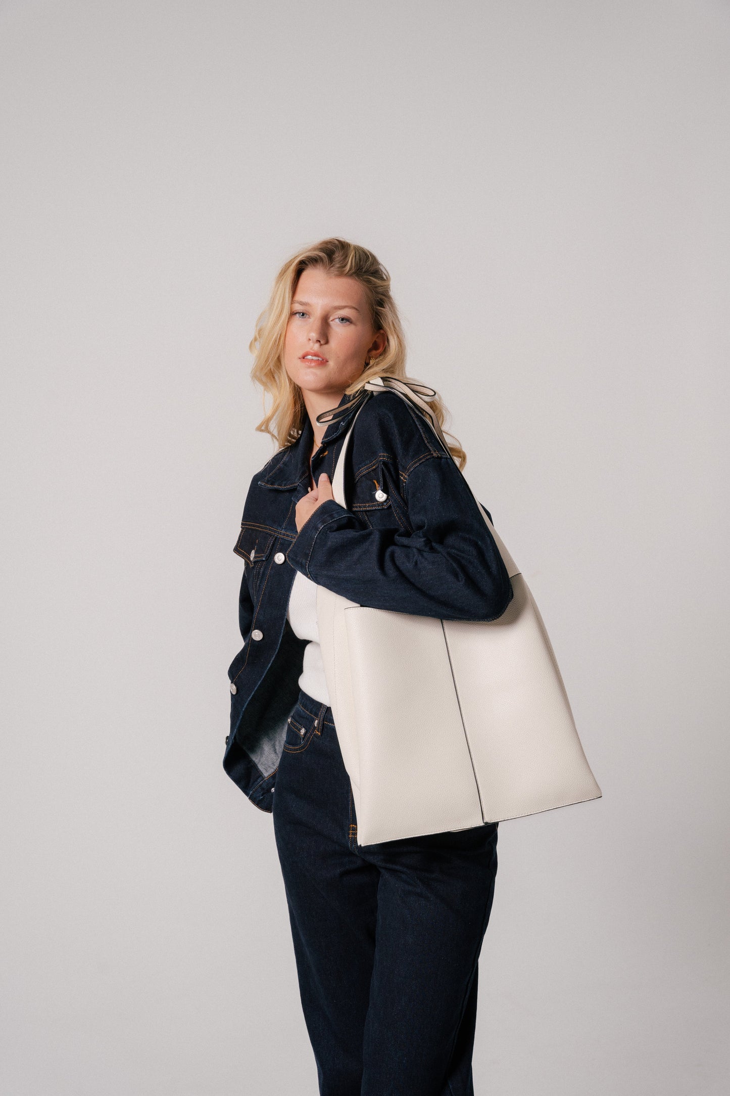 Alba Shopper mit Schleife Weiß