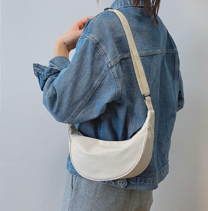 Umhängetasche aus Nylon mit Knotendetail