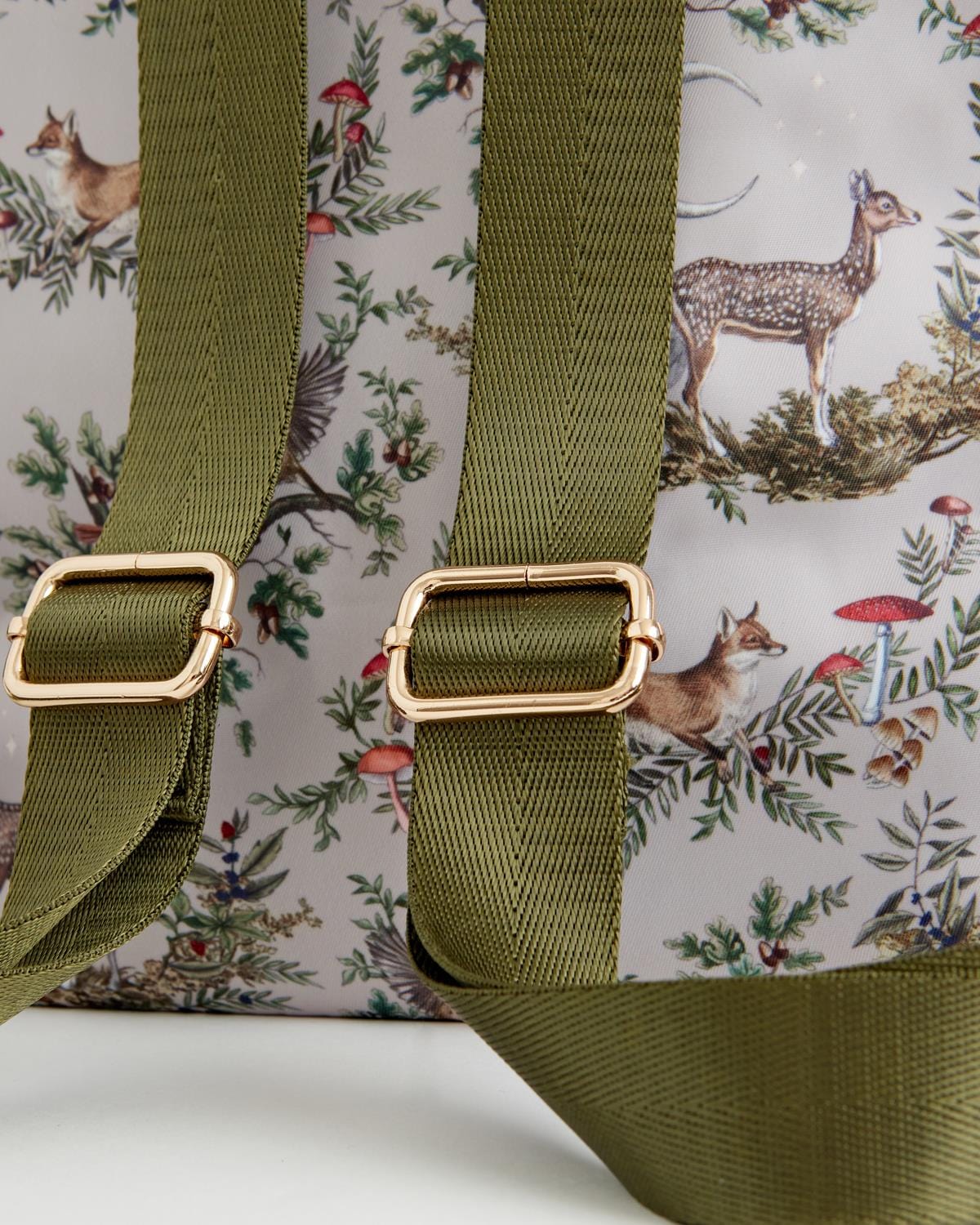 A Night's Tale Woodland Kleiner Rucksack - Kristallgrau