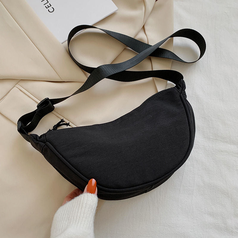 Umhängetasche aus Nylon mit Knotendetail