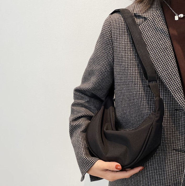 Umhängetasche aus Nylon mit Knotendetail