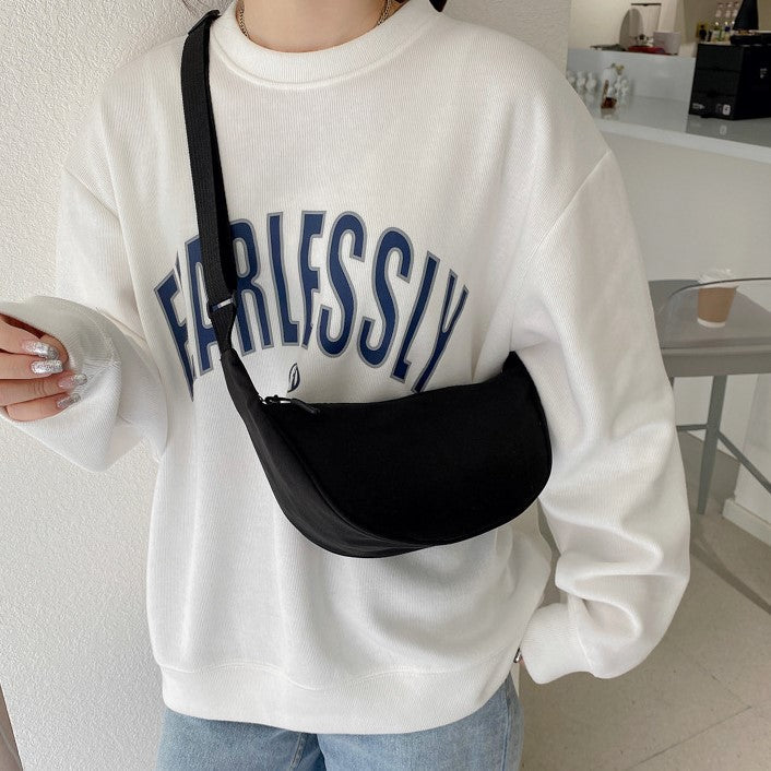 Umhängetasche aus Nylon mit Knotendetail