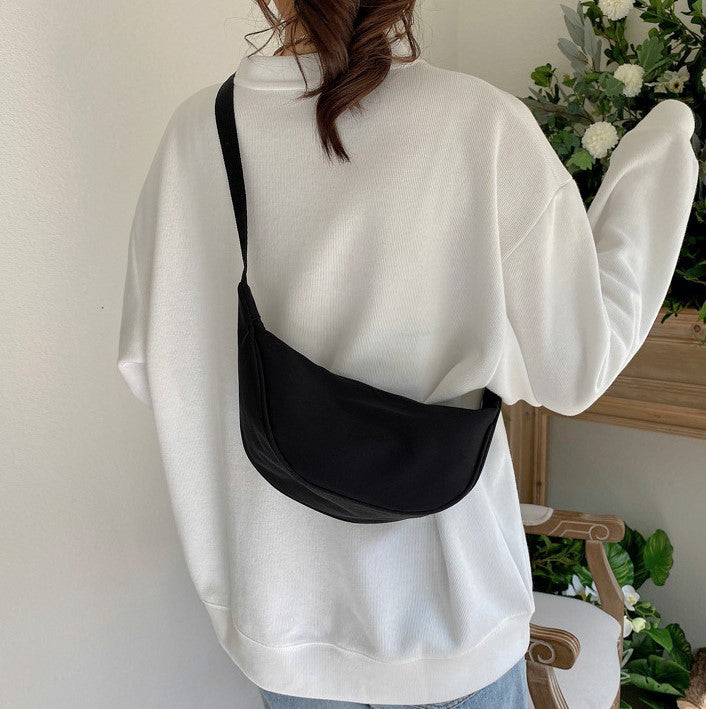Umhängetasche aus Nylon mit Knotendetail