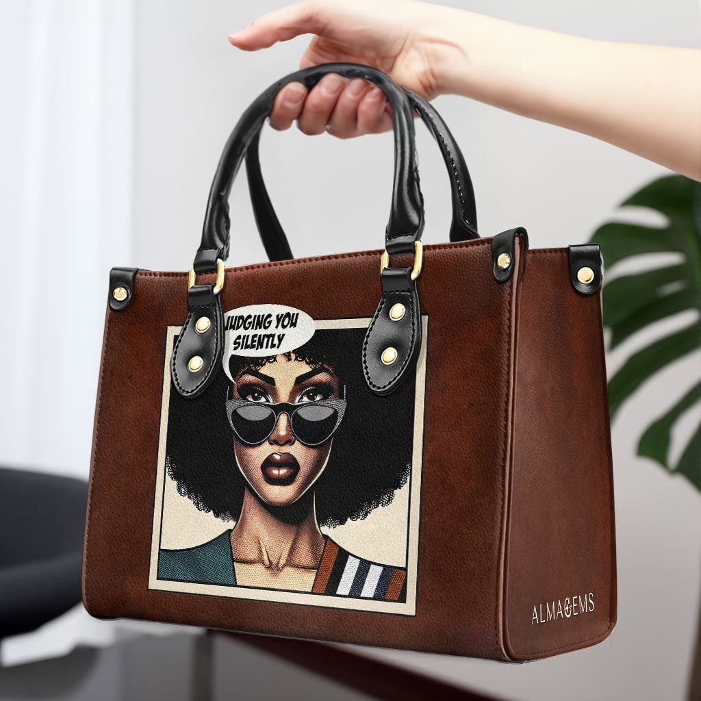 Judging You Silently - Personalisierte Lederhandtasche - judge02