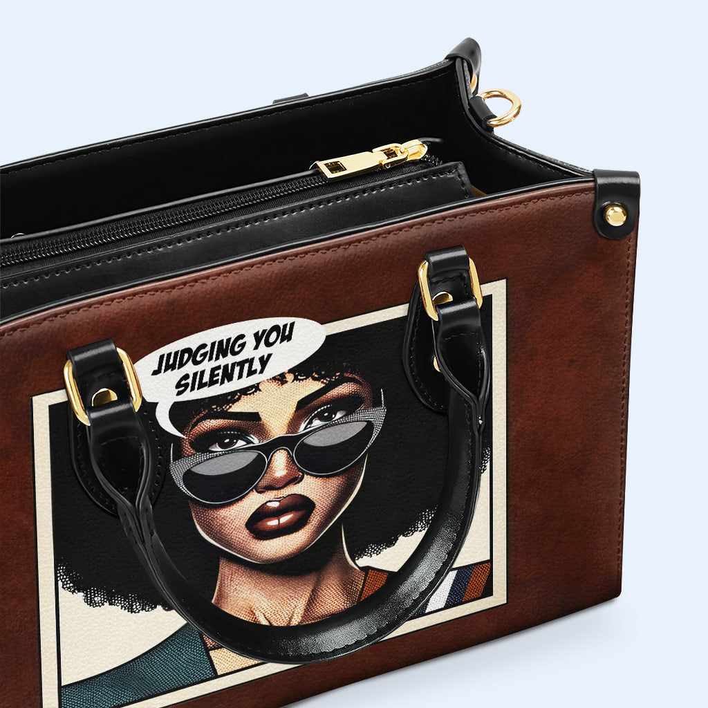 Judging You Silently - Personalisierte Lederhandtasche - judge02