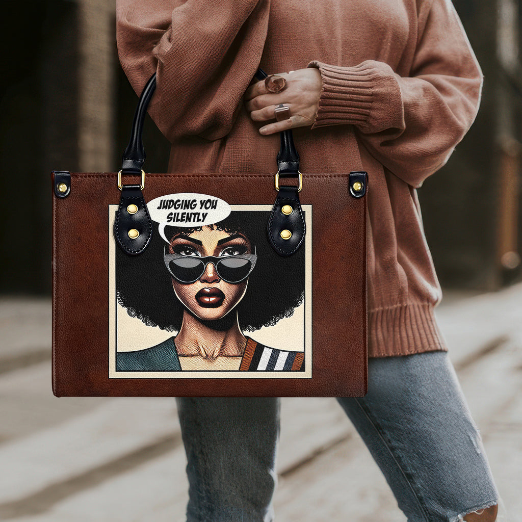 Judging You Silently - Personalisierte Lederhandtasche - judge02