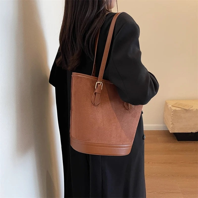 Eimertasche aus Wildleder im Vintage-Stil