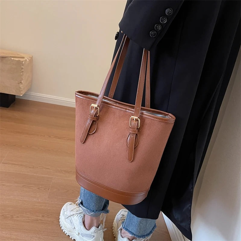 Eimertasche aus Wildleder im Vintage-Stil