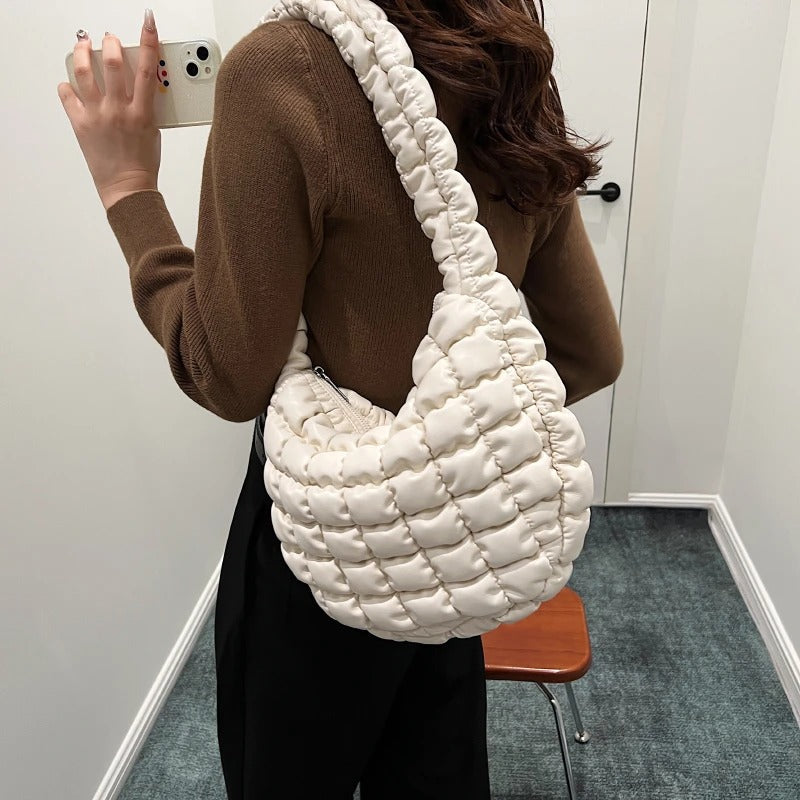Scrunchie-Hobo-Tasche aus veganem Leder