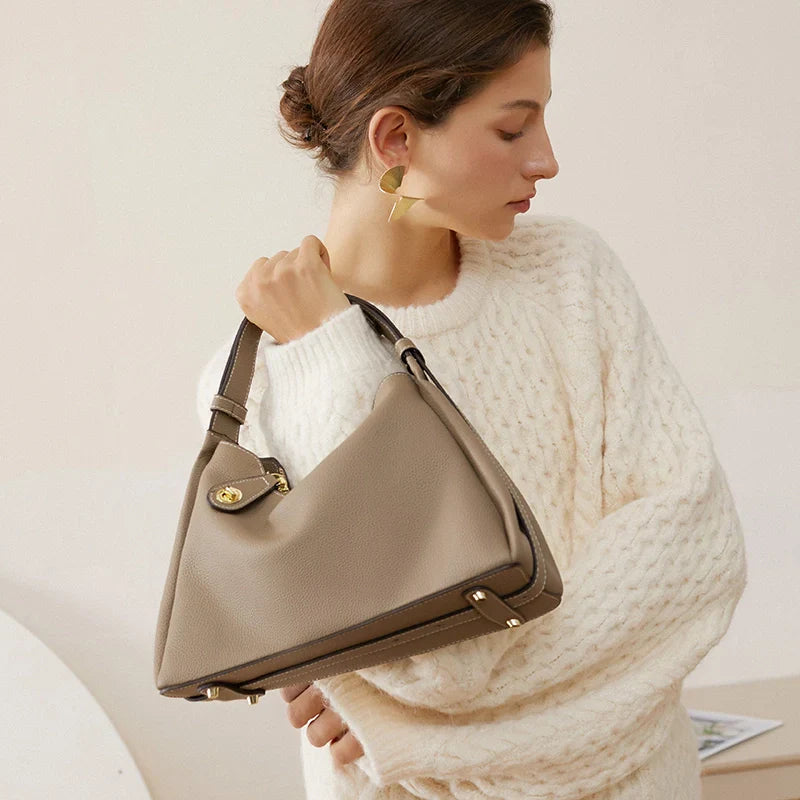 Vielseitige Crossbody aus genarbtem Leder