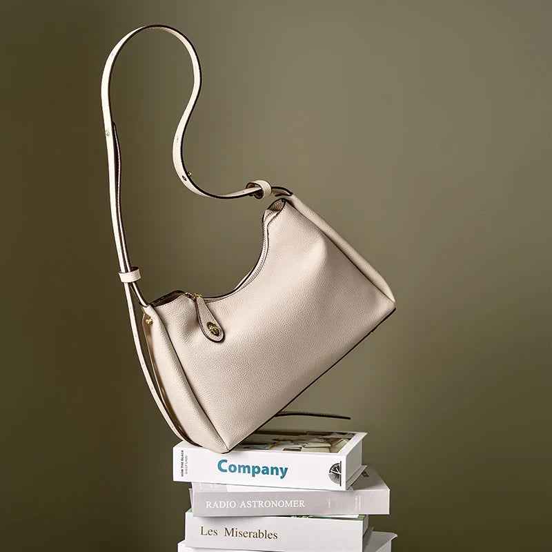 Vielseitige Crossbody aus genarbtem Leder