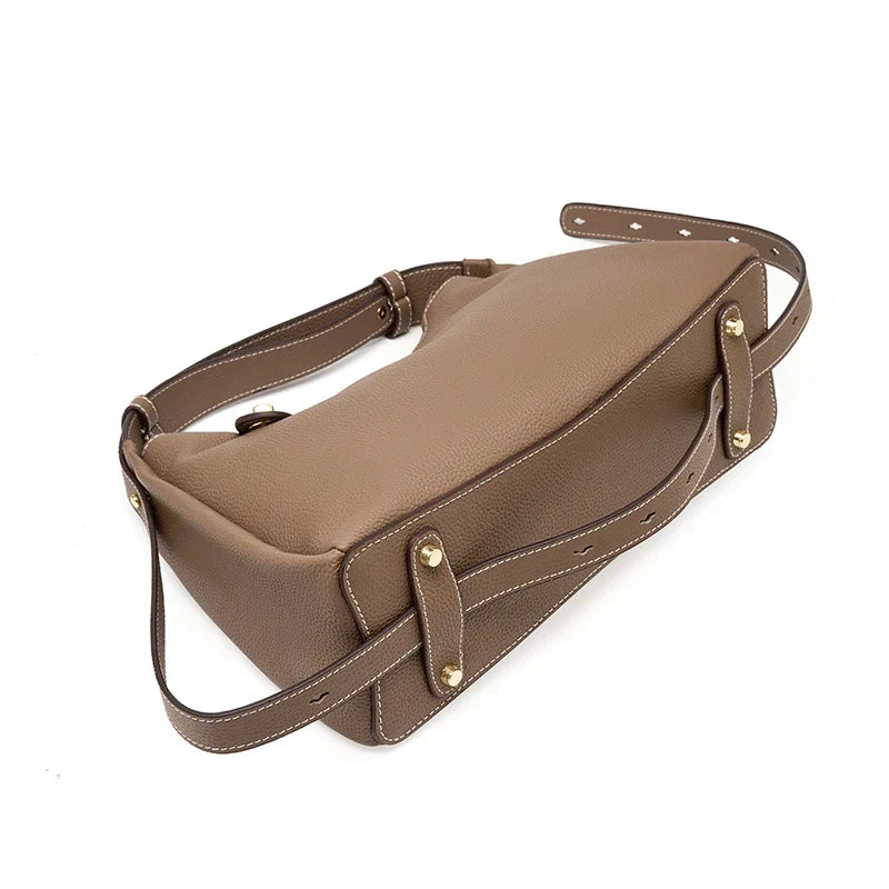 Vielseitige Crossbody aus genarbtem Leder