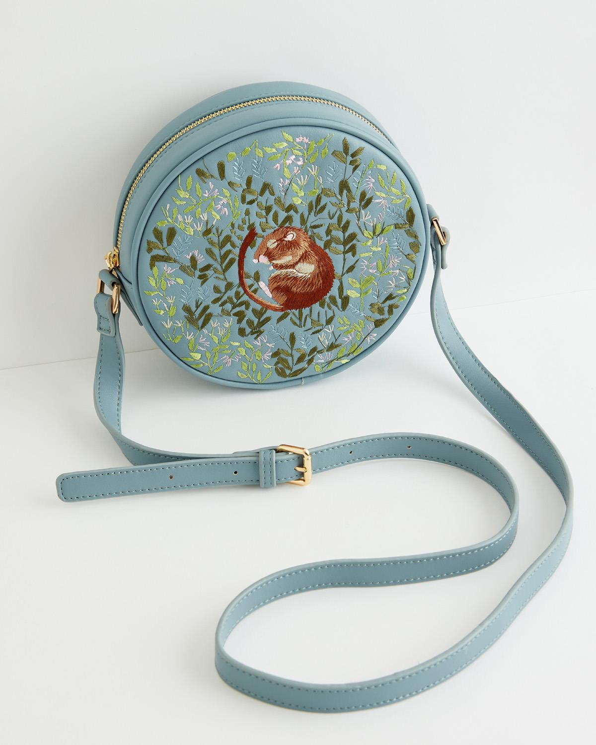 Chloe Circle Bag Bestickte Haselmaus Blau