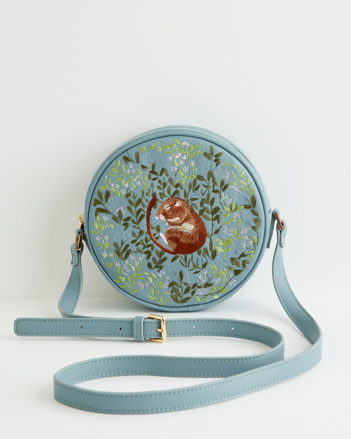 Chloe Circle Bag Bestickte Haselmaus Blau
