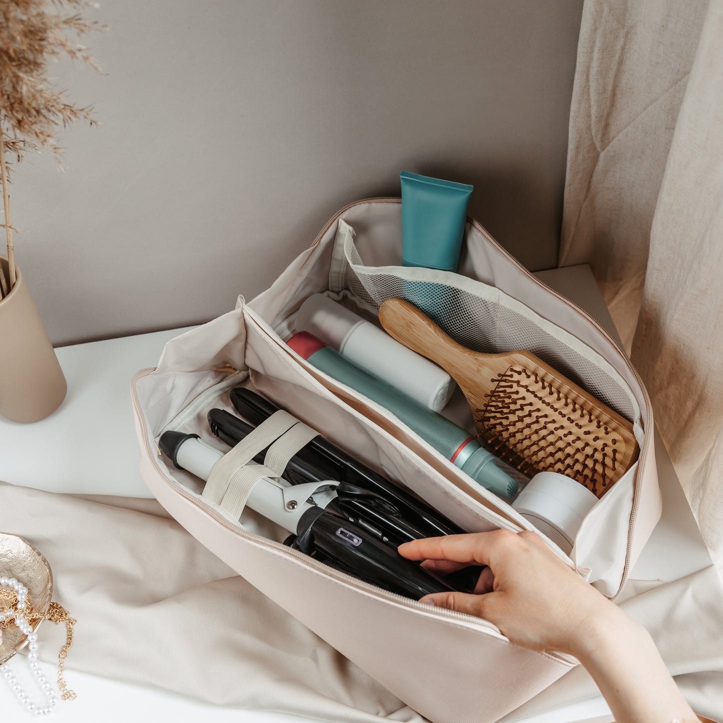 SALY LARGE | Expandable Makeup & Hair Travel Bag