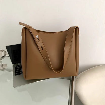 Bea Hobo Bag