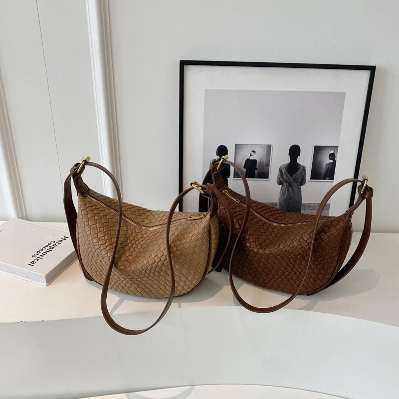 Gewebte Halbmondtasche