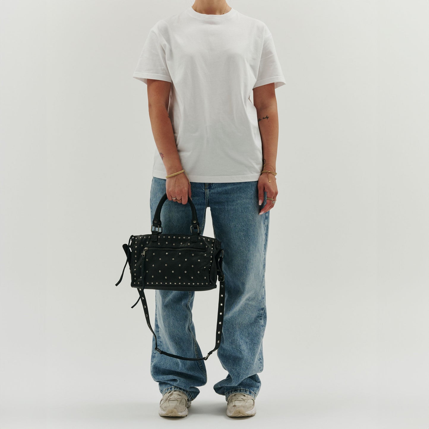 Scarlett Rivet Washed Black mit Antiksilber