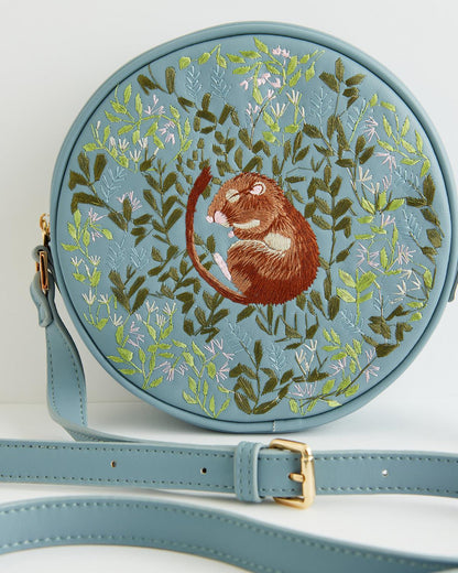 Chloe Circle Bag Bestickte Haselmaus Blau