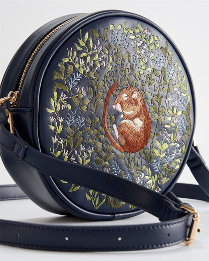 Chloe Giordani – Runde Satteltasche mit Dormouse-Stickerei – Marineblau